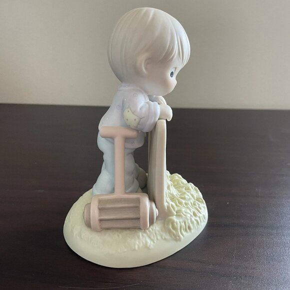 Precious Moments “It May Be Greener, But It’s Just As Hard To Cut” #163899, 1995 - Picture 8 of 11